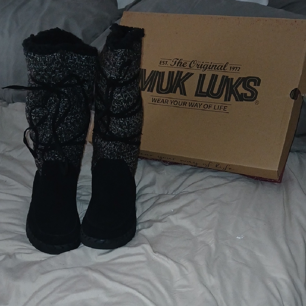 Muk Luks Women's Black and Gray Winter Boots